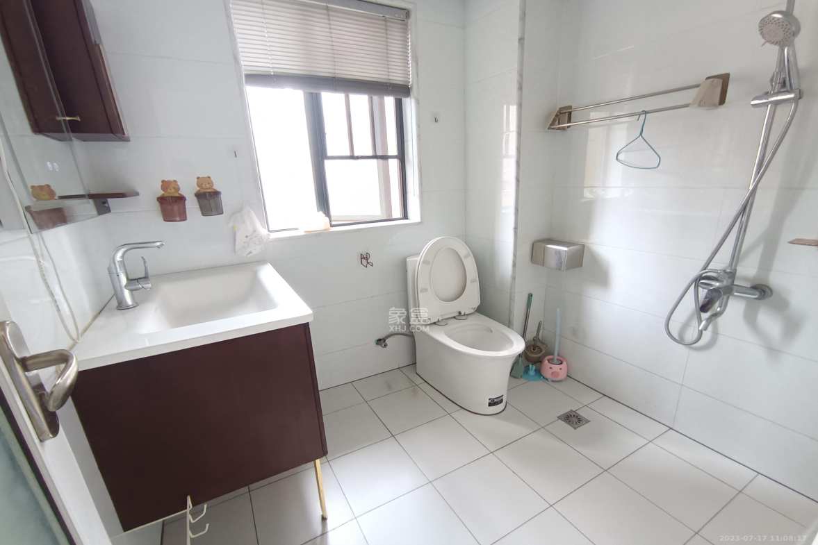 澳海澜庭 4室2厅2卫 2600.0元/月 澳海澜庭 4室2厅2卫 2600.0元/月室内图