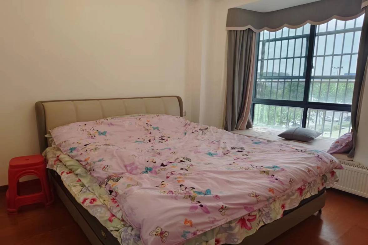 金凤公寓  3室2厅1卫    1800.0元/月室内图