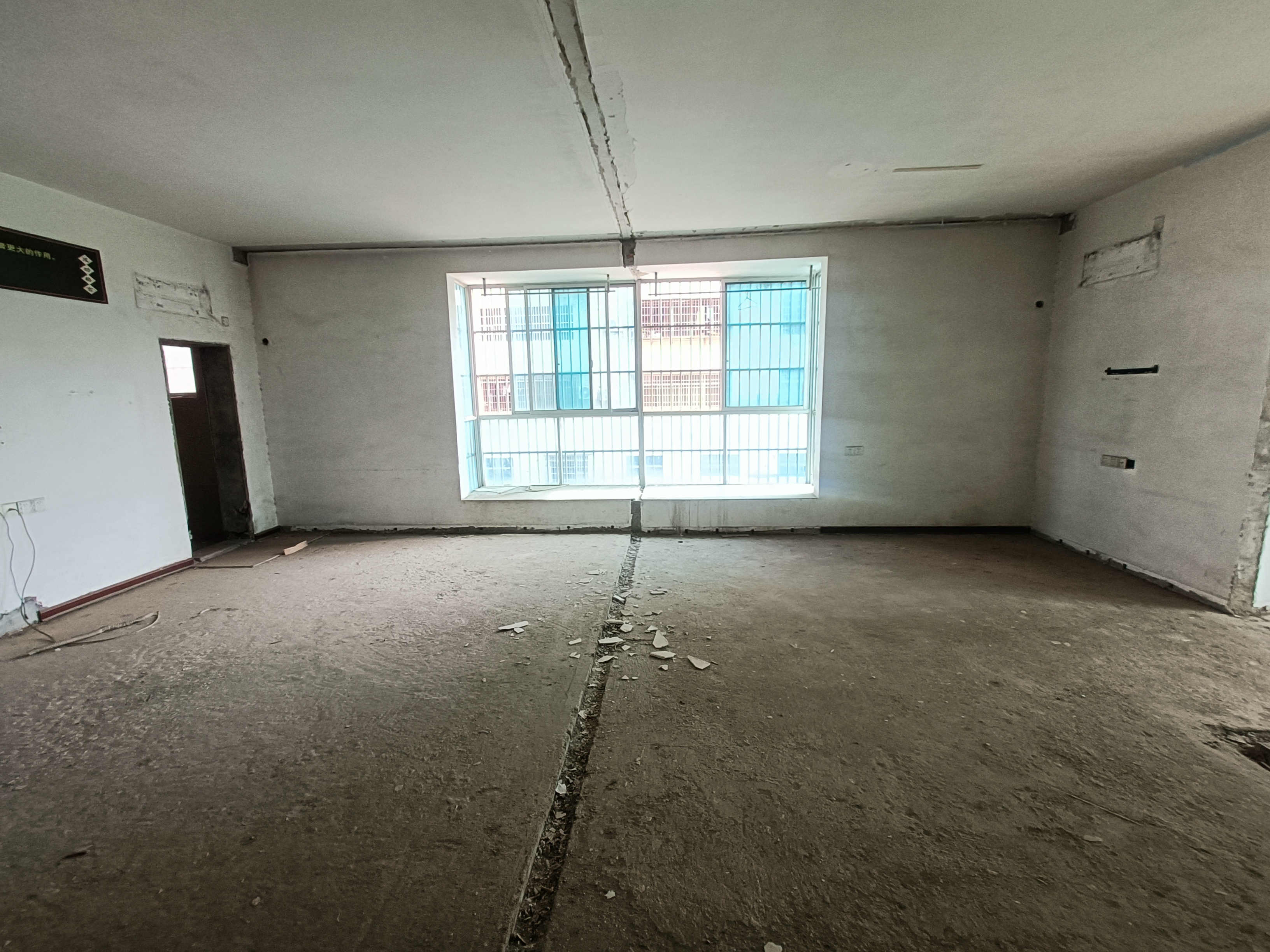 娄星区人民检察院  4室2厅2卫    80.8万