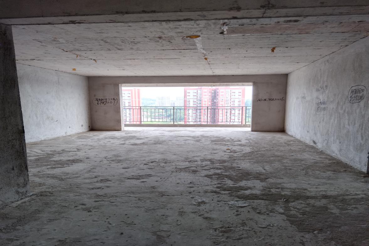 和泰嘉园(区税务局家属楼) 4室2厅2卫 90.8万 和泰嘉园(区税务局家属楼) 4室2厅2卫 90.8万室内图