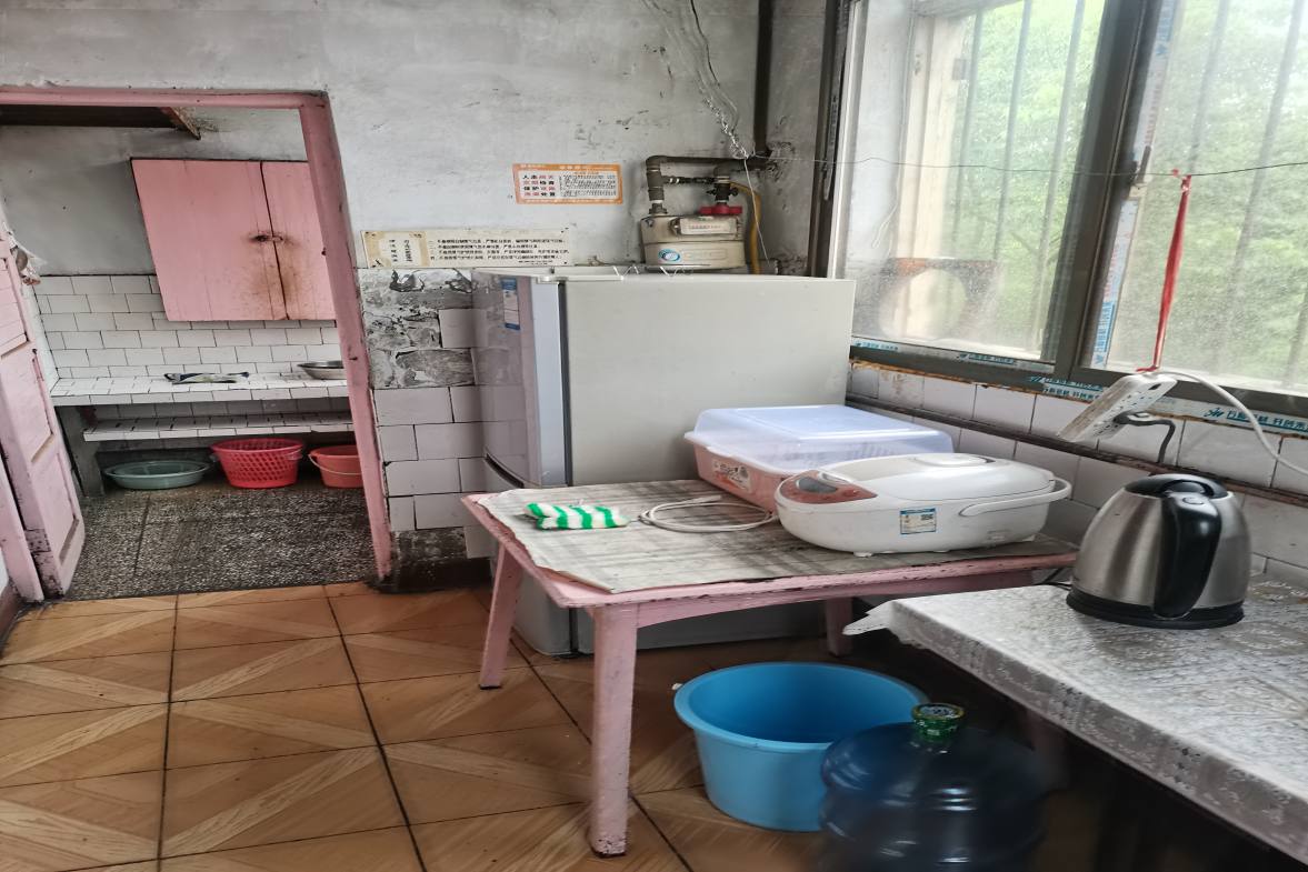 金山花园+煤碳公司  2室1厅1卫    700.0元/月室内图