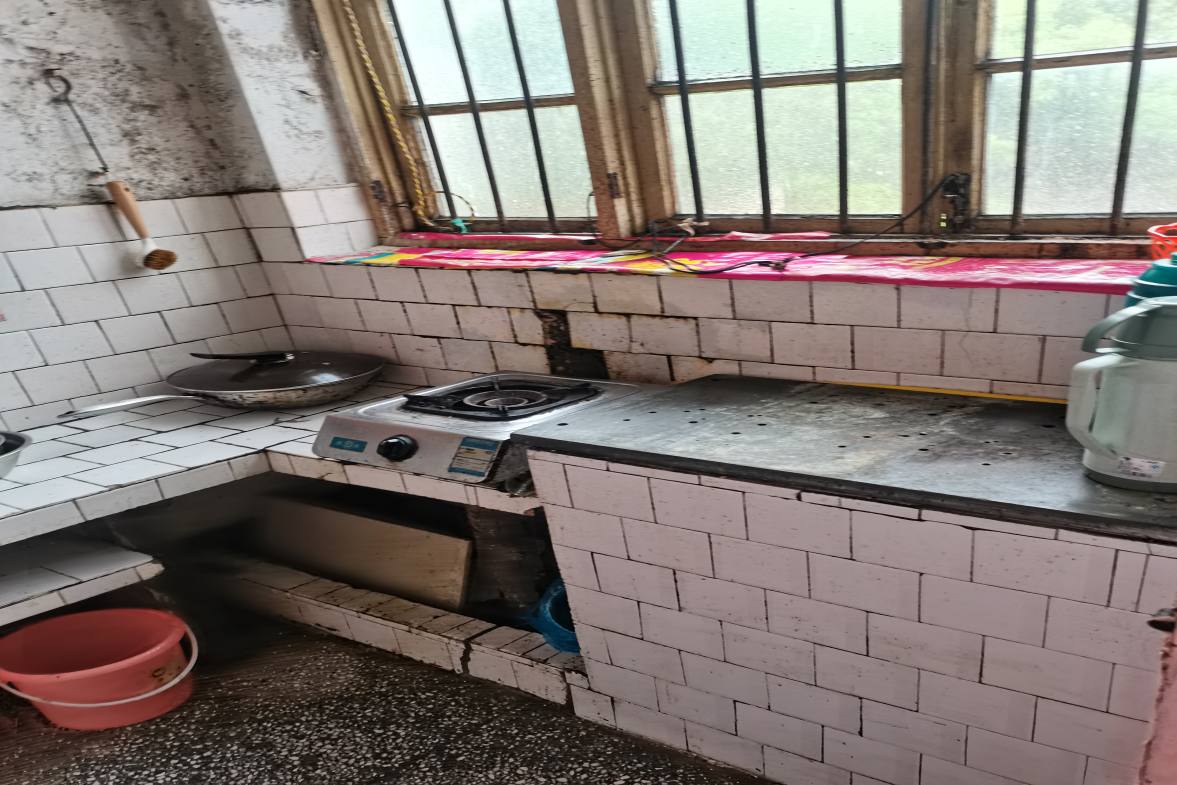 金山花园+煤碳公司  2室1厅1卫    700.0元/月室内图