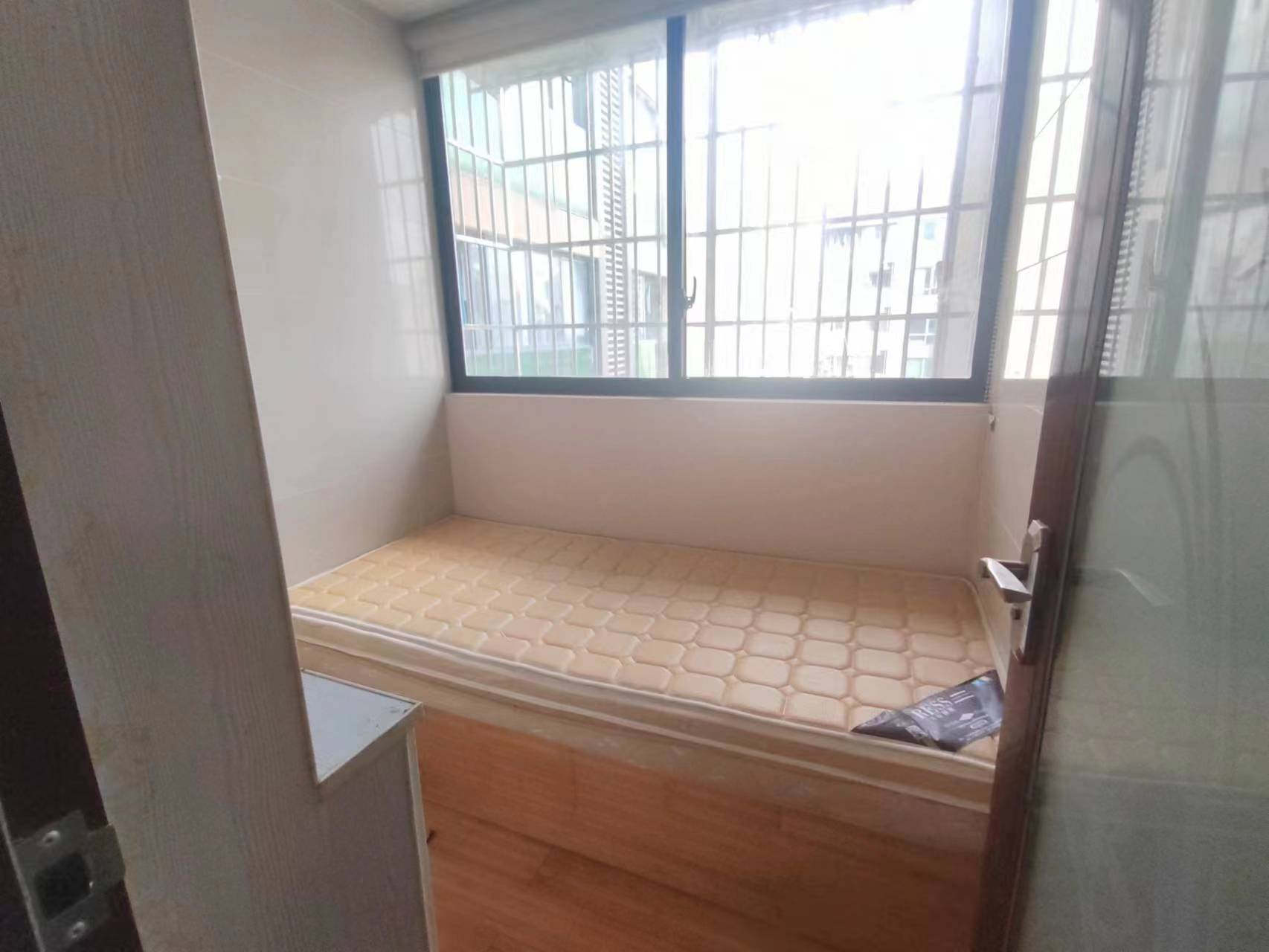 中天会展城B区  0室0厅0卫   2500.00元/月
