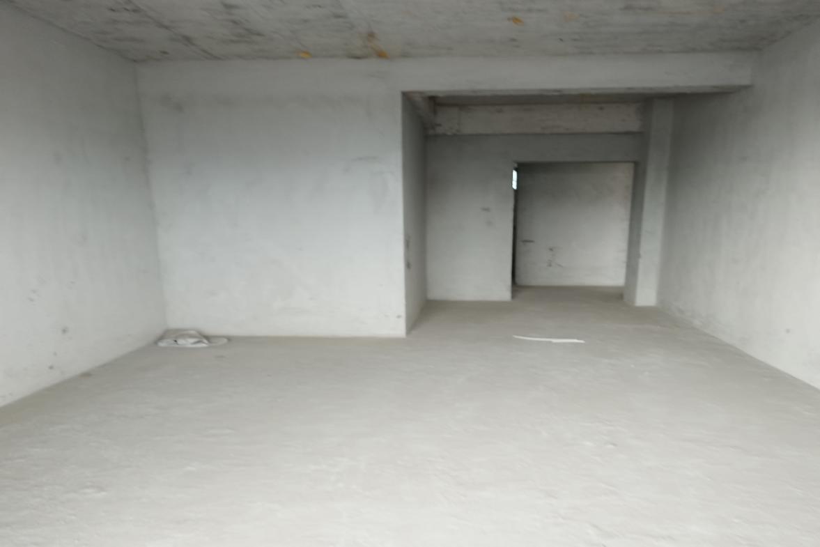 和泰嘉园(区税务局家属楼) 4室2厅2卫 90.8万 和泰嘉园(区税务局家属楼) 4室2厅2卫 90.8万室内图