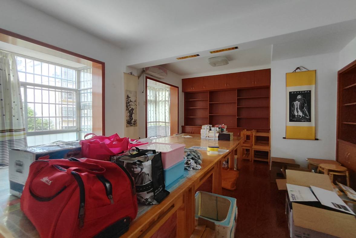 龙泉花园 5室2厅2卫 2800.0元/月 龙泉花园 5室2厅2卫 2800.0元/月室内图