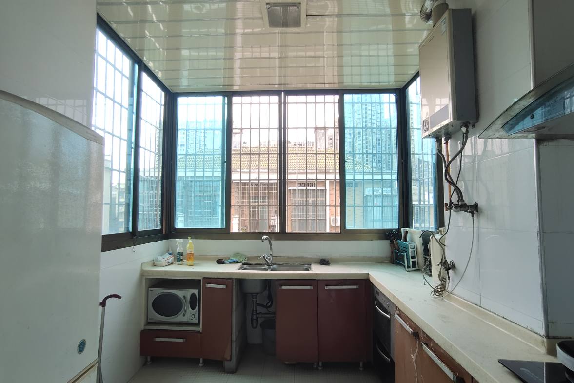 加州阳光小区(吉星阳光)  4室2厅2卫    1300.0元/月 加州阳光小区(吉星阳光)  4室2厅2卫    1300.0元/月室内图