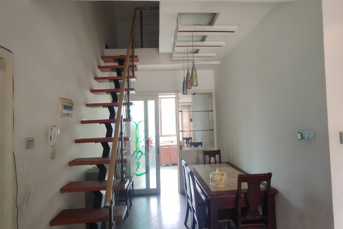 加州阳光小区(吉星阳光)  4室2厅2卫    1300.0元/月 加州阳光小区(吉星阳光)  4室2厅2卫    1300.0元/月室内图