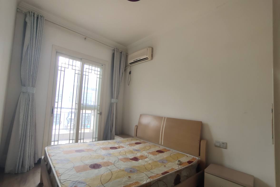 加州阳光小区(吉星阳光)  4室2厅2卫    1300.0元/月 加州阳光小区(吉星阳光)  4室2厅2卫    1300.0元/月室内图