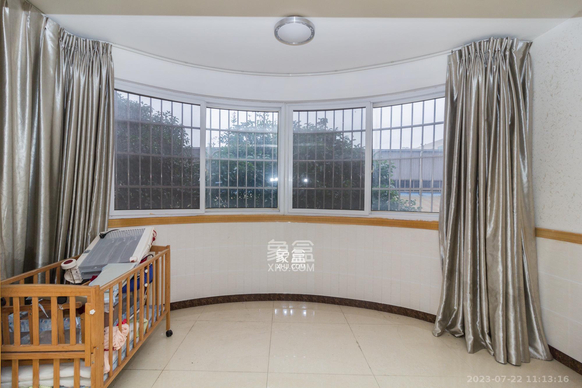 星城国际  3室2厅2卫    1500.0元/月