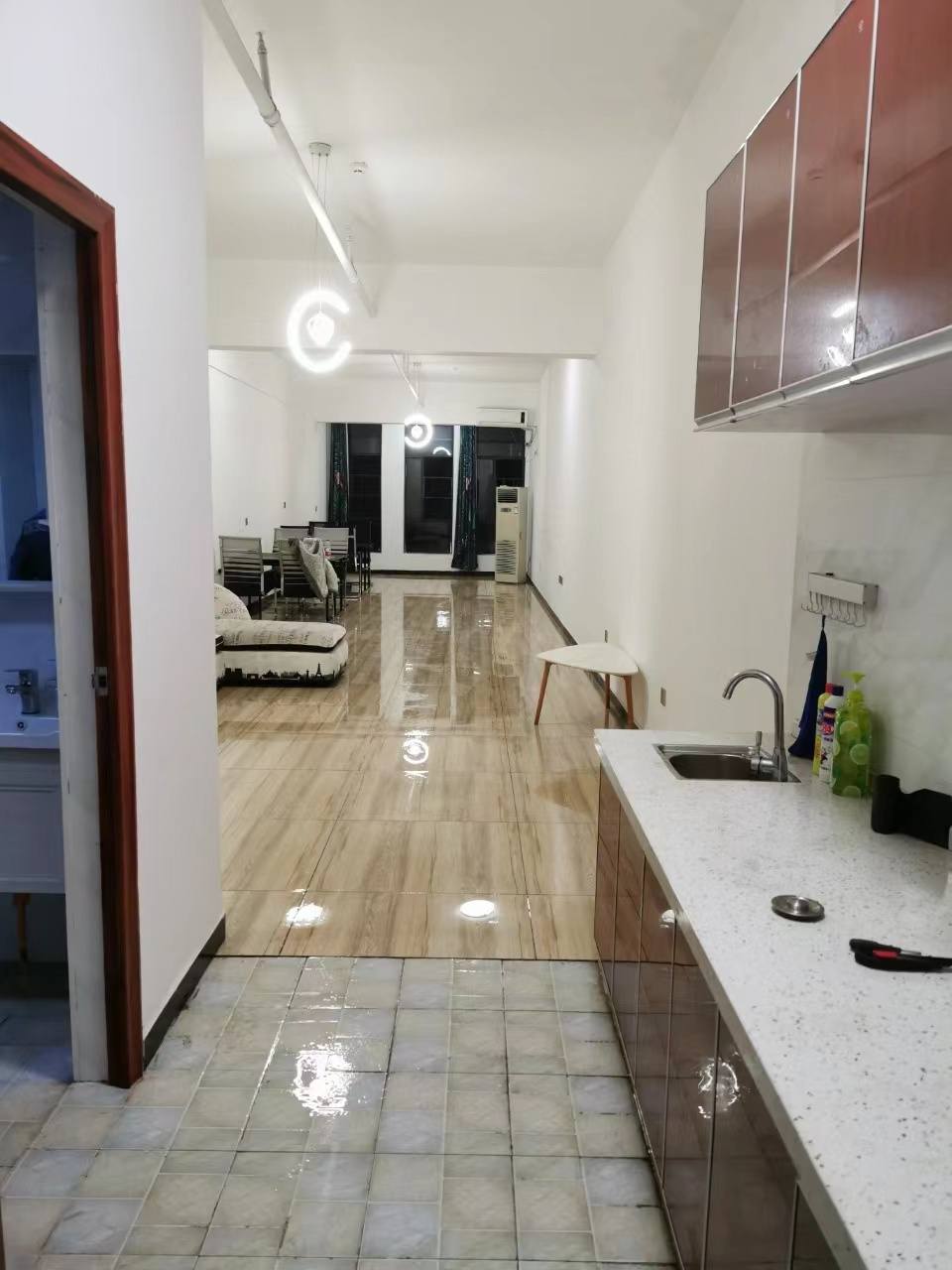 鸿星新天地  2室1厅1卫    1400.0元/月 鸿星新天地  2室1厅1卫    1400.0元/月室内图1