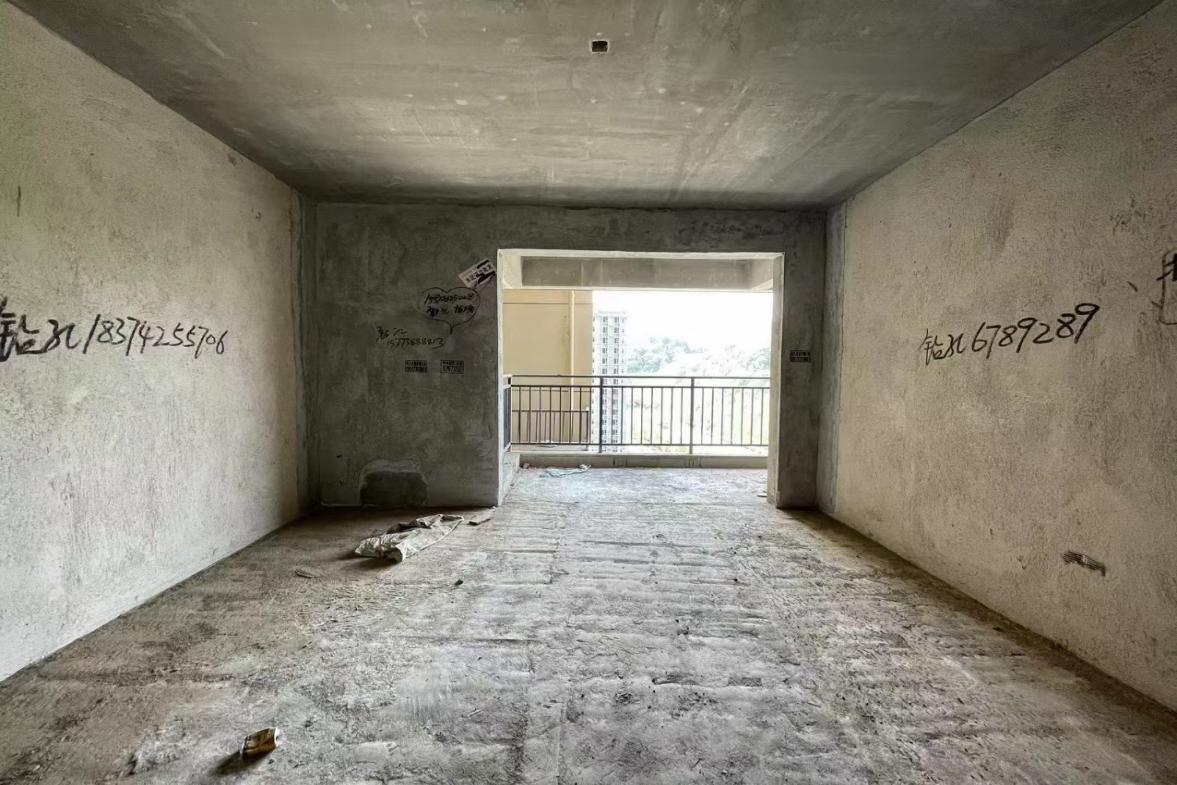 五洲锦城  3室2厅1卫    53.0万客厅