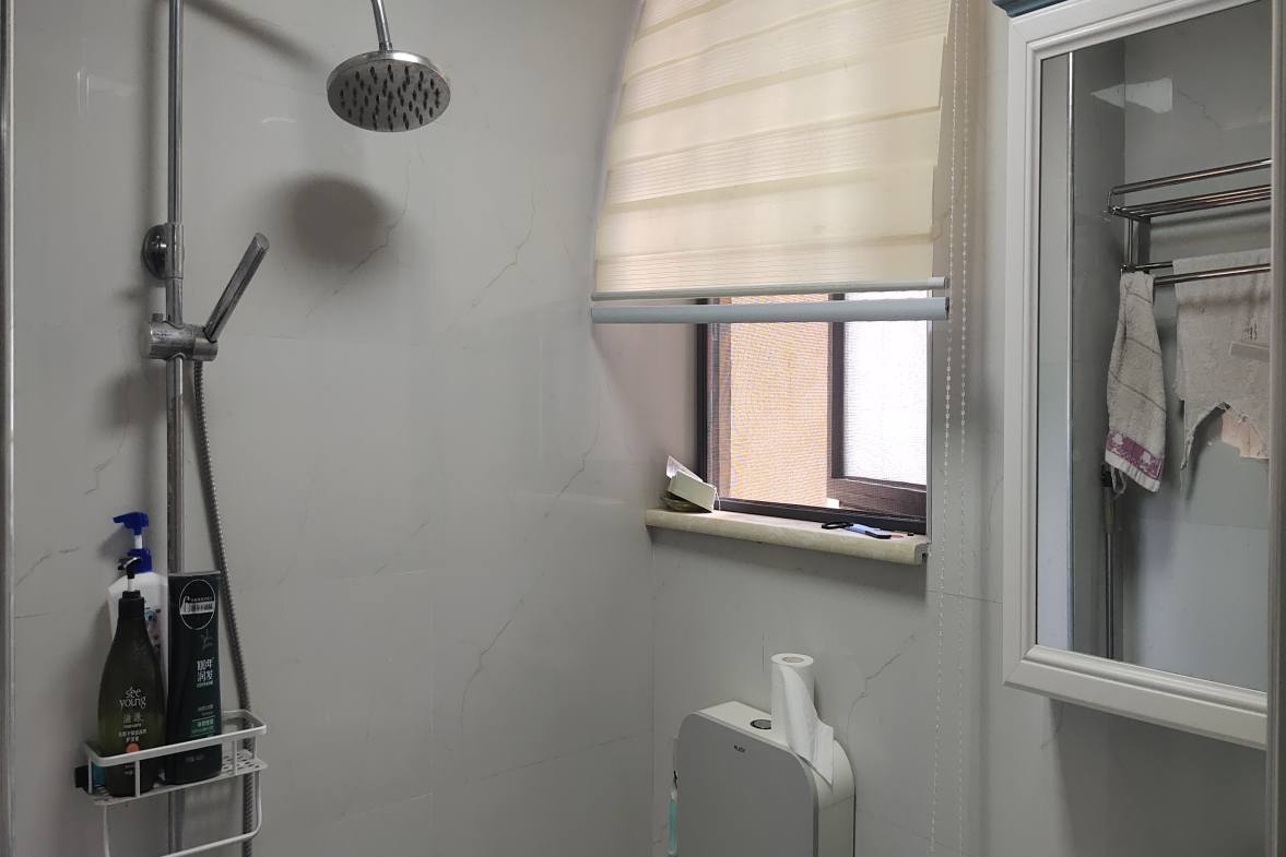 百弘学府城  3室2厅2卫    2000.0元/月室内图