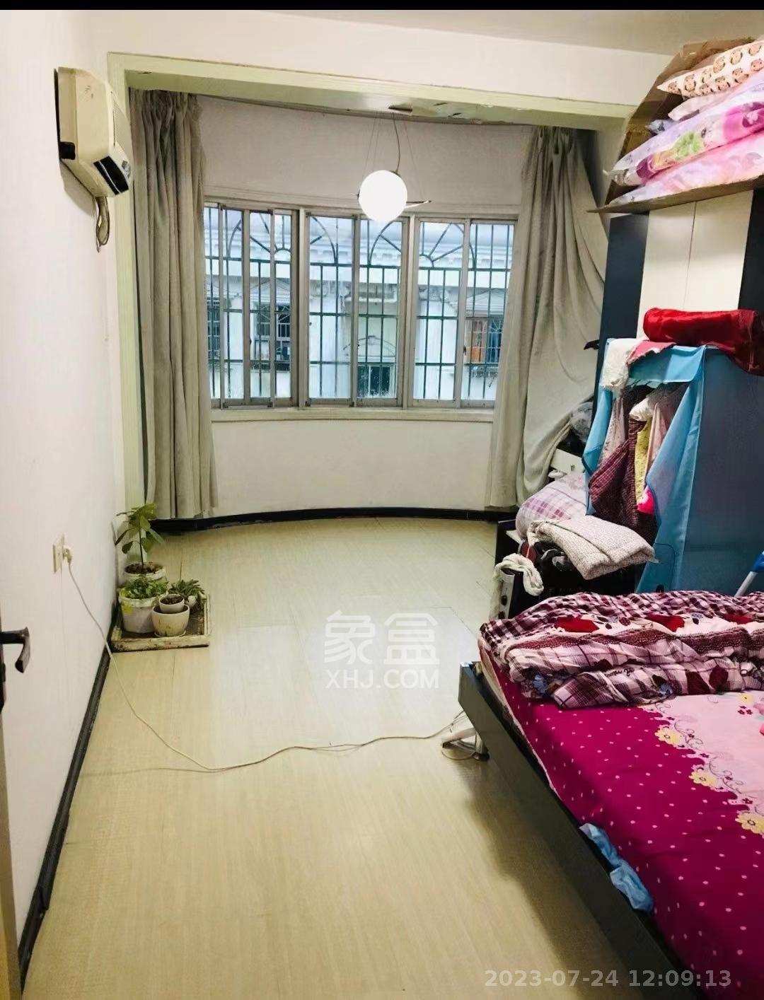 中南汽车世界  3室2厅1卫   1500.00元/月室内图