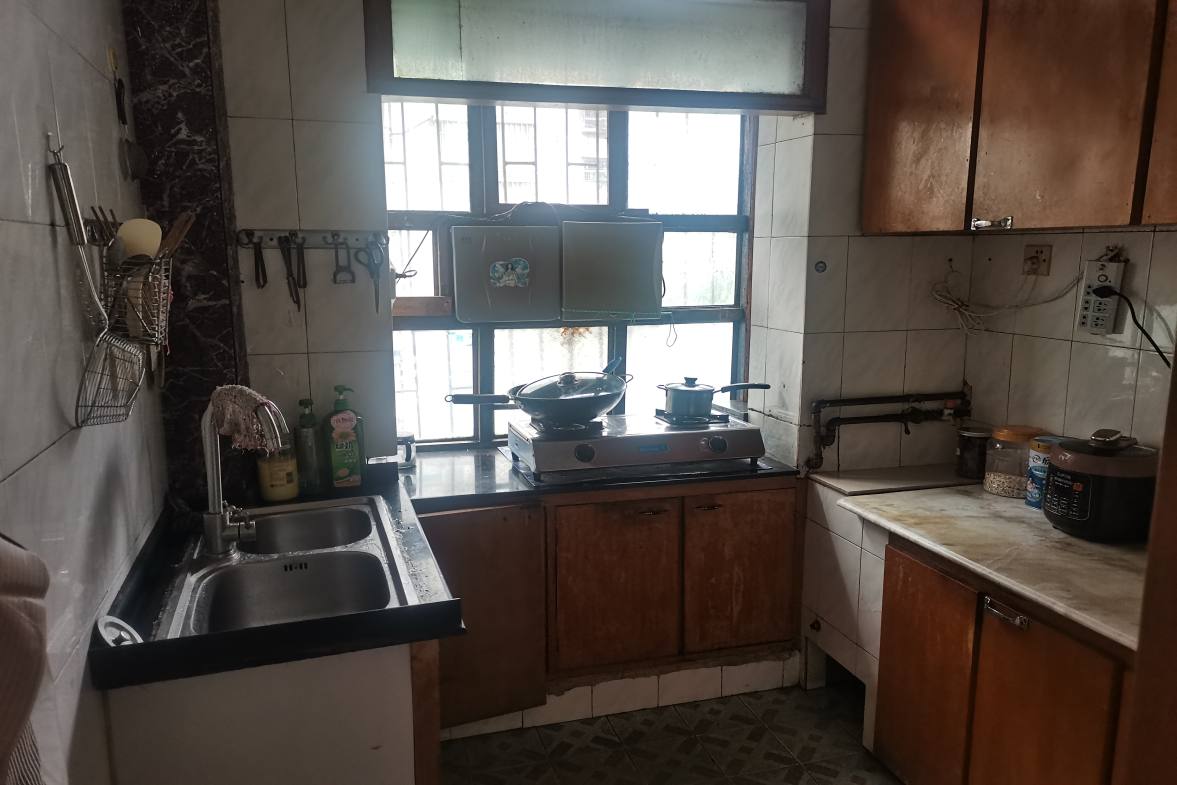 市农机局家属楼  3室2厅1卫    55.0万 市农机局家属楼  3室2厅1卫    55.0万客厅