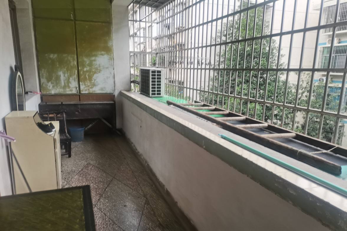 市农机局家属楼  3室2厅1卫    55.0万 市农机局家属楼  3室2厅1卫    55.0万客厅