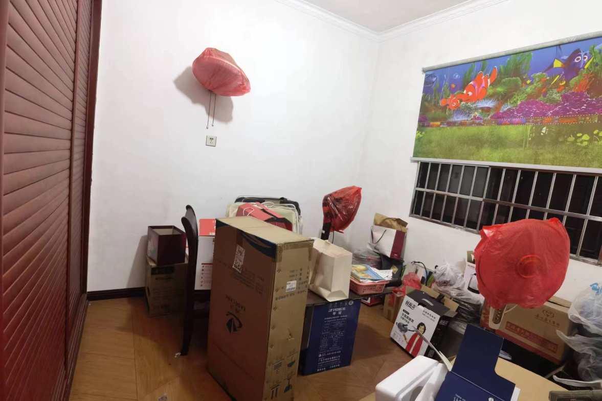 上城世家  3室2厅2卫   2000.00元/月室内图