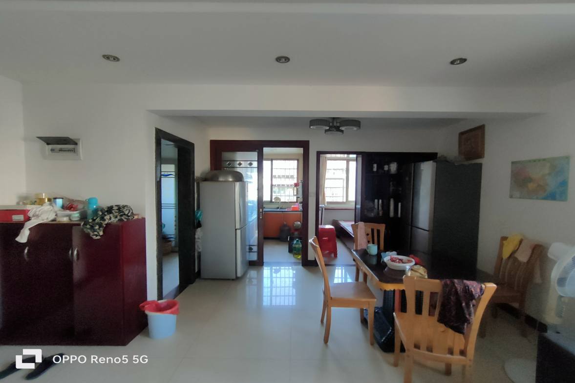 祥泰华园 3室2厅2卫 69.8万 祥泰华园 3室2厅2卫 69.8万客厅