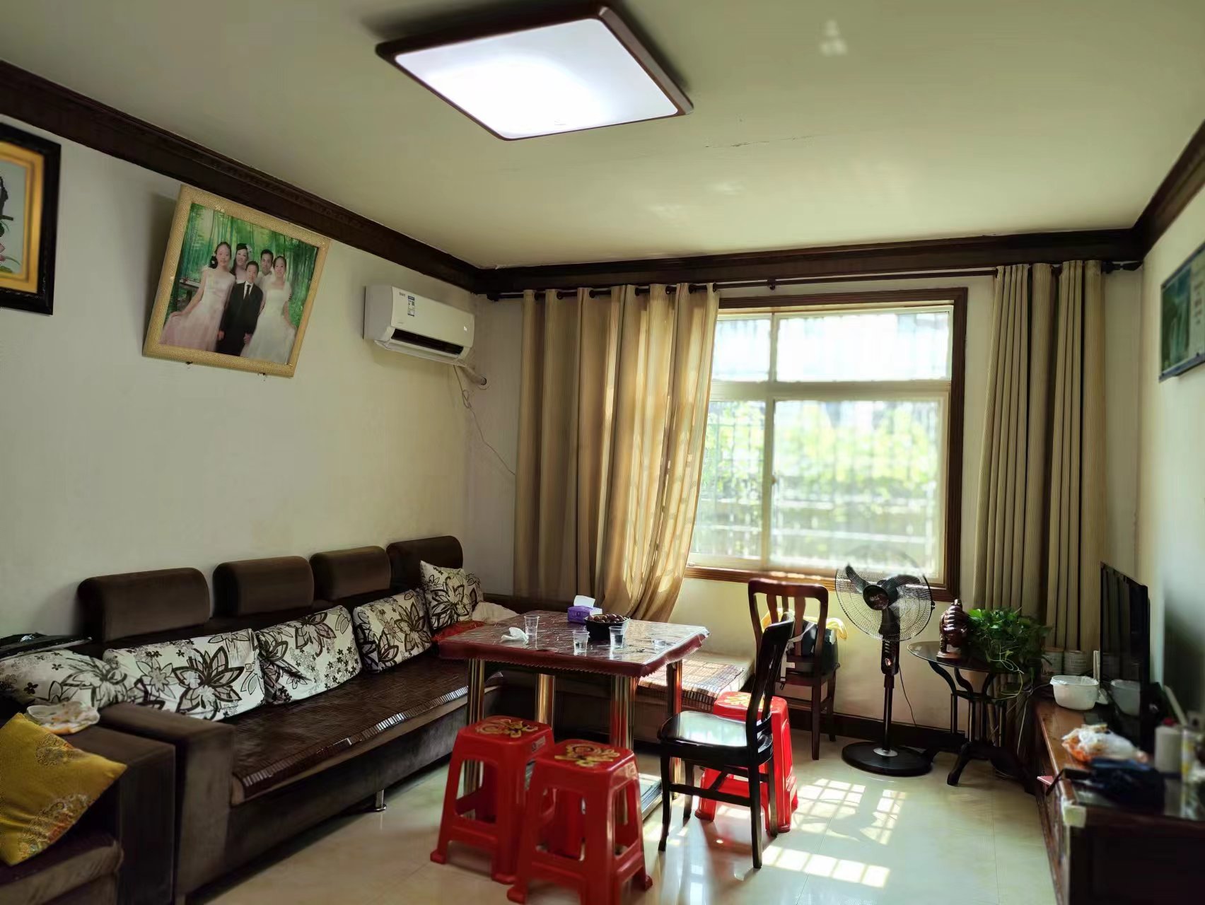 中兴农贸大市场  5室2厅2卫    79.8万