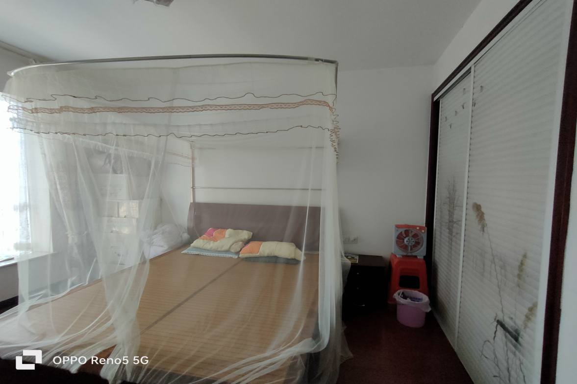 祥泰华园 3室2厅2卫 69.8万 祥泰华园 3室2厅2卫 69.8万客厅