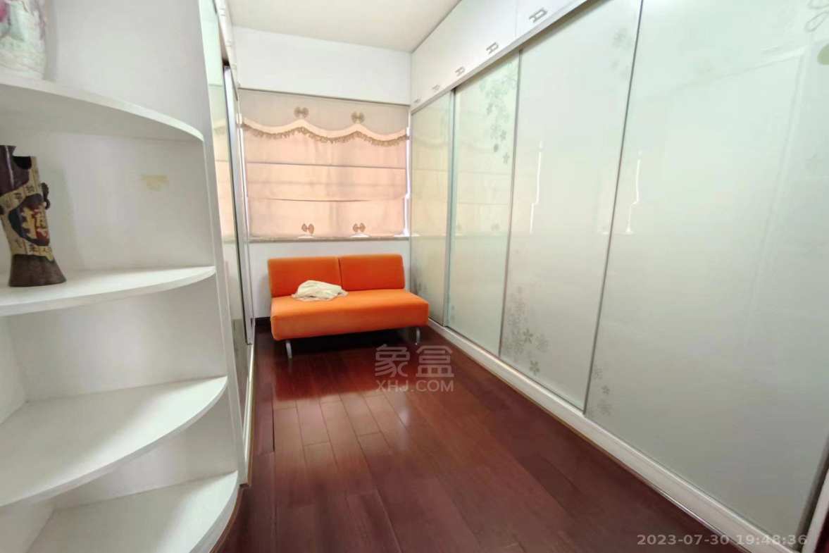 利江花园 4室2厅2卫 2000.0元/月 利江花园 4室2厅2卫 2000.0元/月室内图