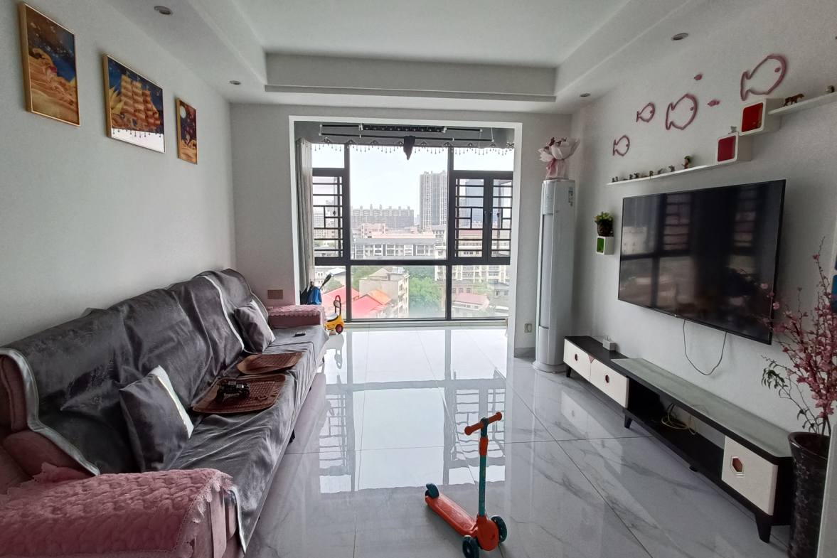 中甸清华园  3室2厅2卫    84.8万客厅