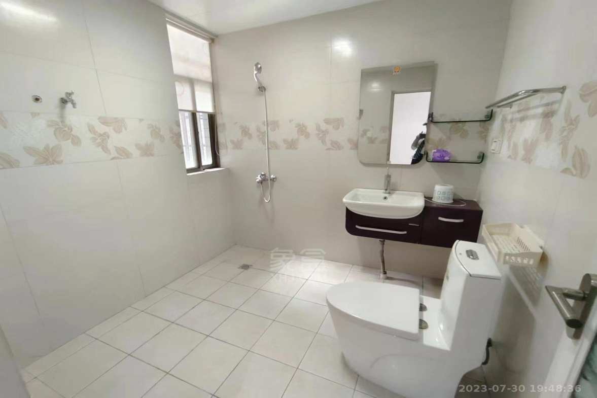 利江花园 4室2厅2卫 2000.0元/月 利江花园 4室2厅2卫 2000.0元/月室内图