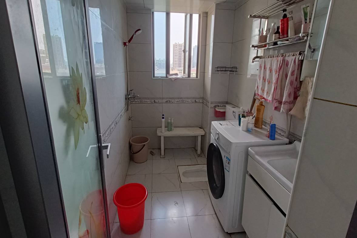 中甸清华园  3室2厅2卫    84.8万客厅