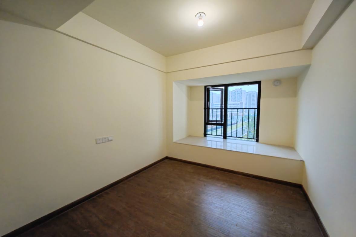 碧桂园翘楚棠  4室2厅2卫   2880.00元/月室内图