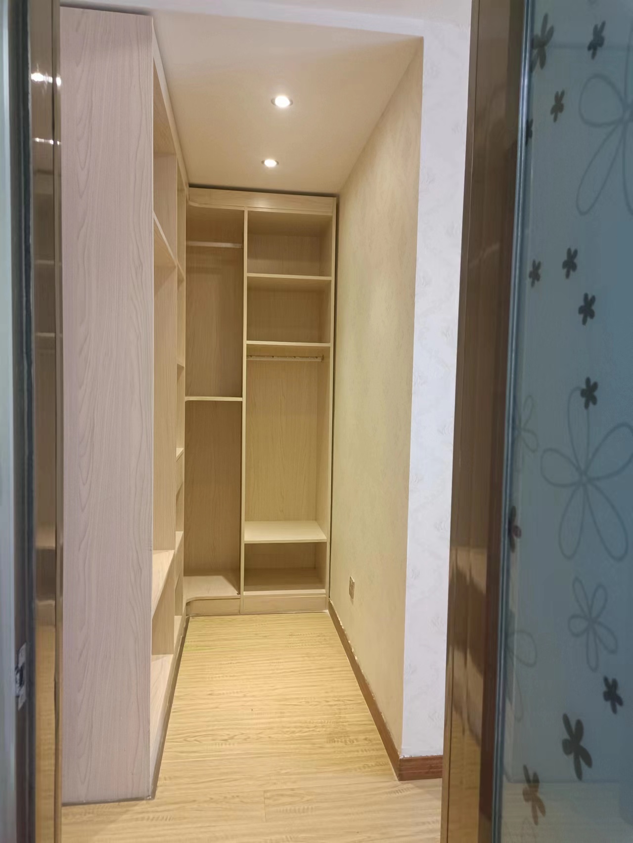 远大生态风景  3室2厅2卫   2600.00元/月