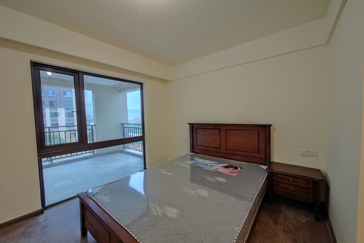 碧桂园翘楚棠  4室2厅2卫   2880.00元/月室内图