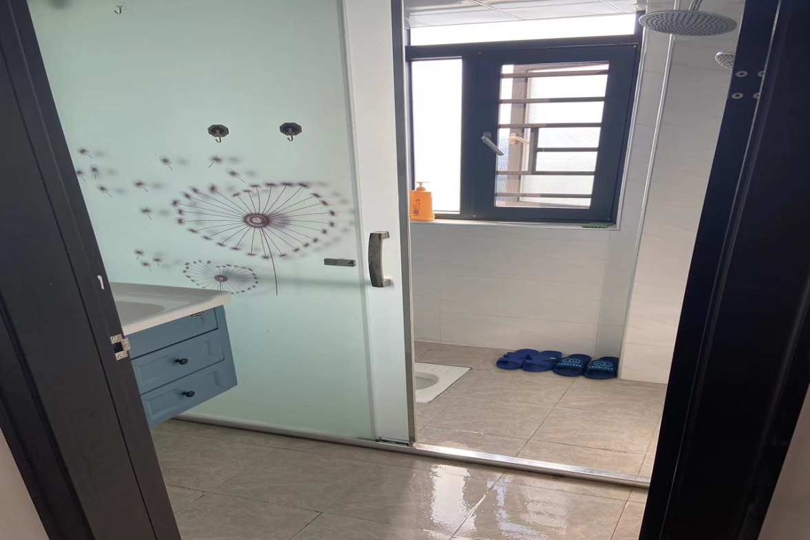 百弘学府城  3室2厅2卫    2000.0元/月室内图