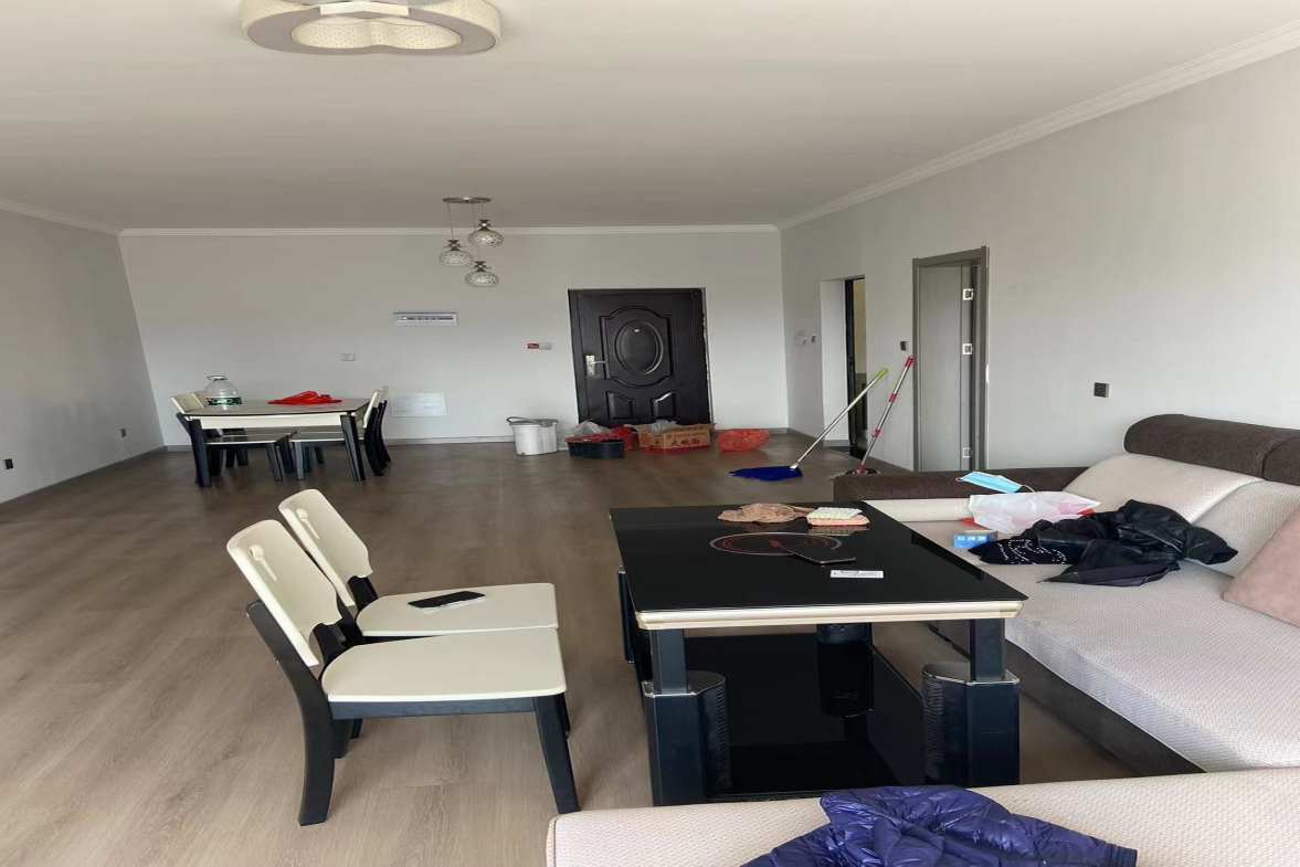 百弘学府城  3室2厅2卫    2000.0元/月室内图