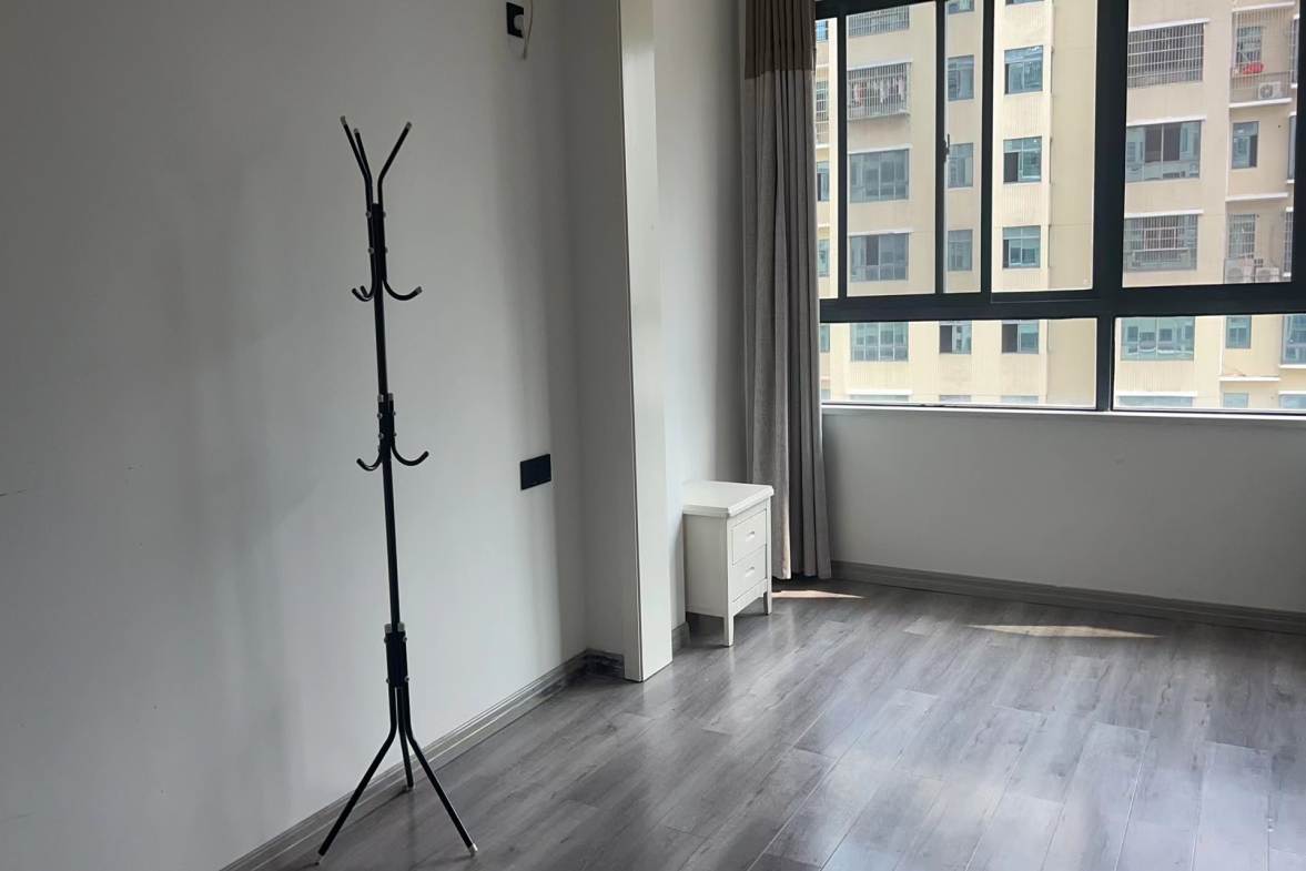 金凤公寓  3室2厅2卫    1800.0元/月室内图