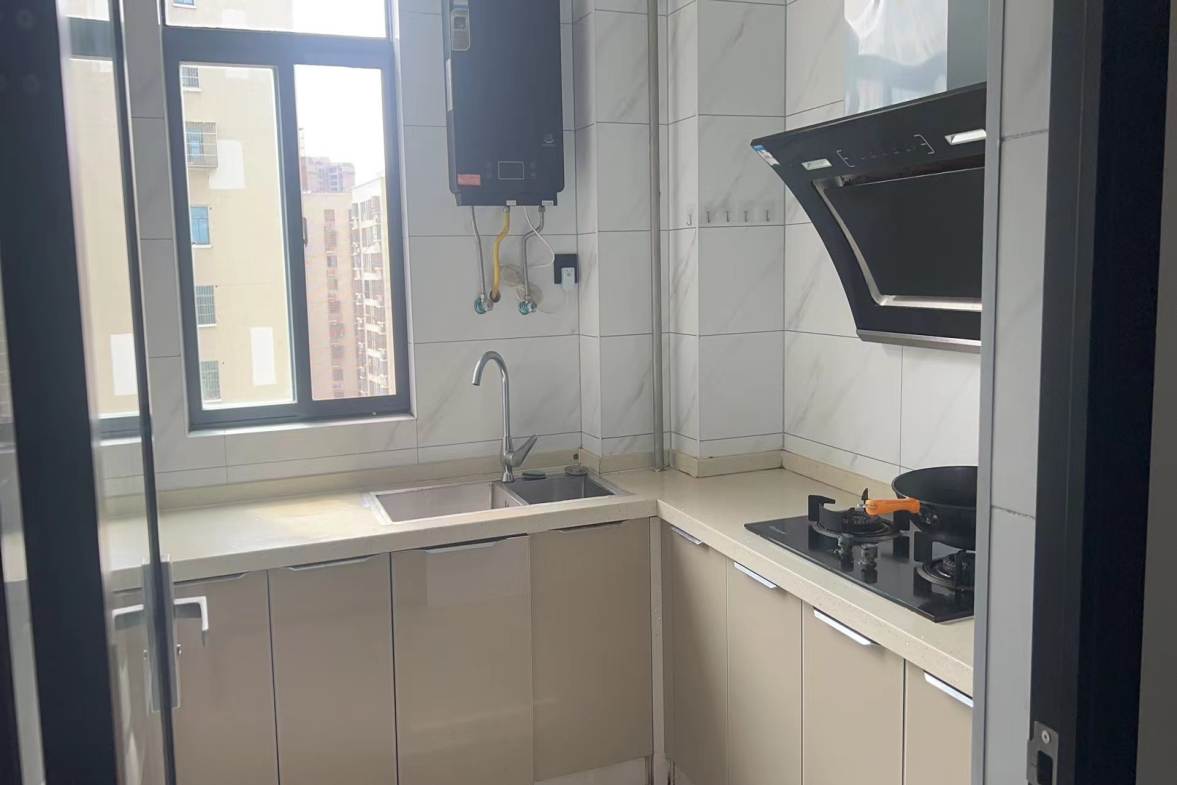 金凤公寓  3室2厅2卫    1800.0元/月室内图