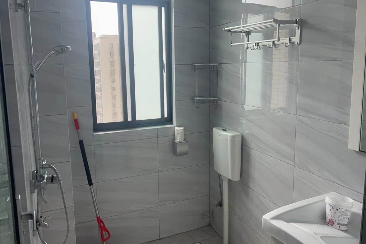 金凤公寓  3室2厅2卫    1800.0元/月室内图