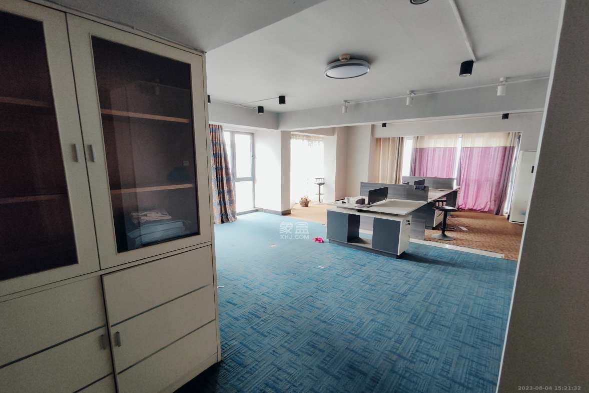 三万英尺  3室2厅1卫    3600.0元/月室内图