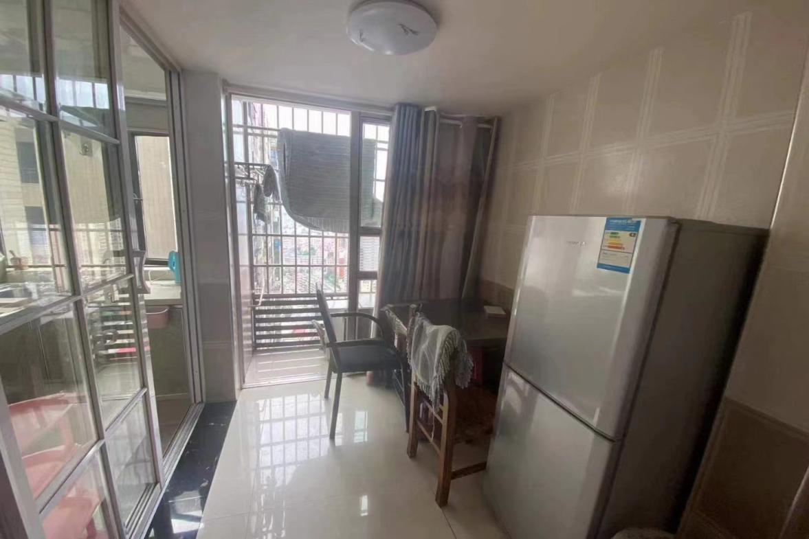 龙泰熙城  1室1厅1卫    27.8万客厅