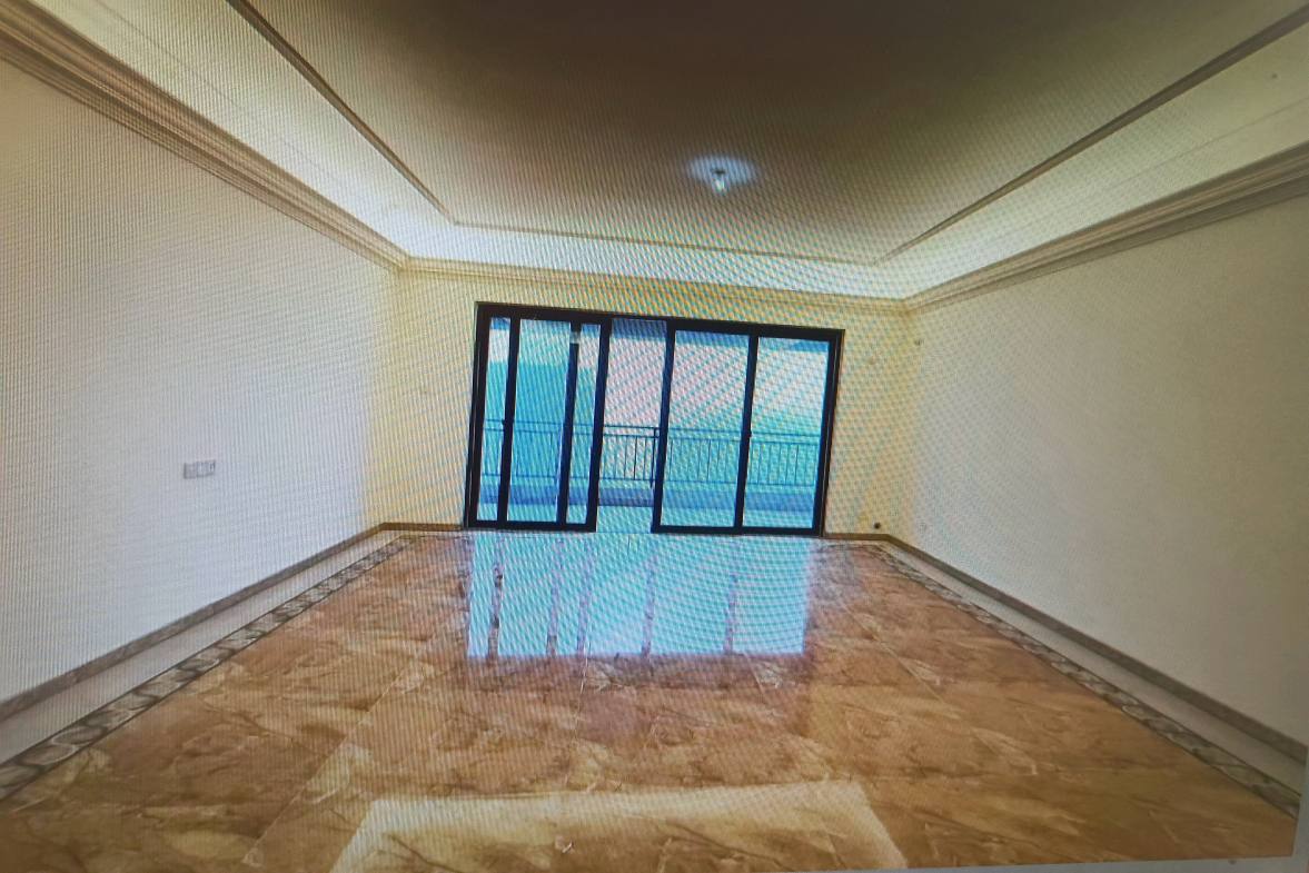 碧桂园娄星府  5室2厅2卫    139.8万客厅