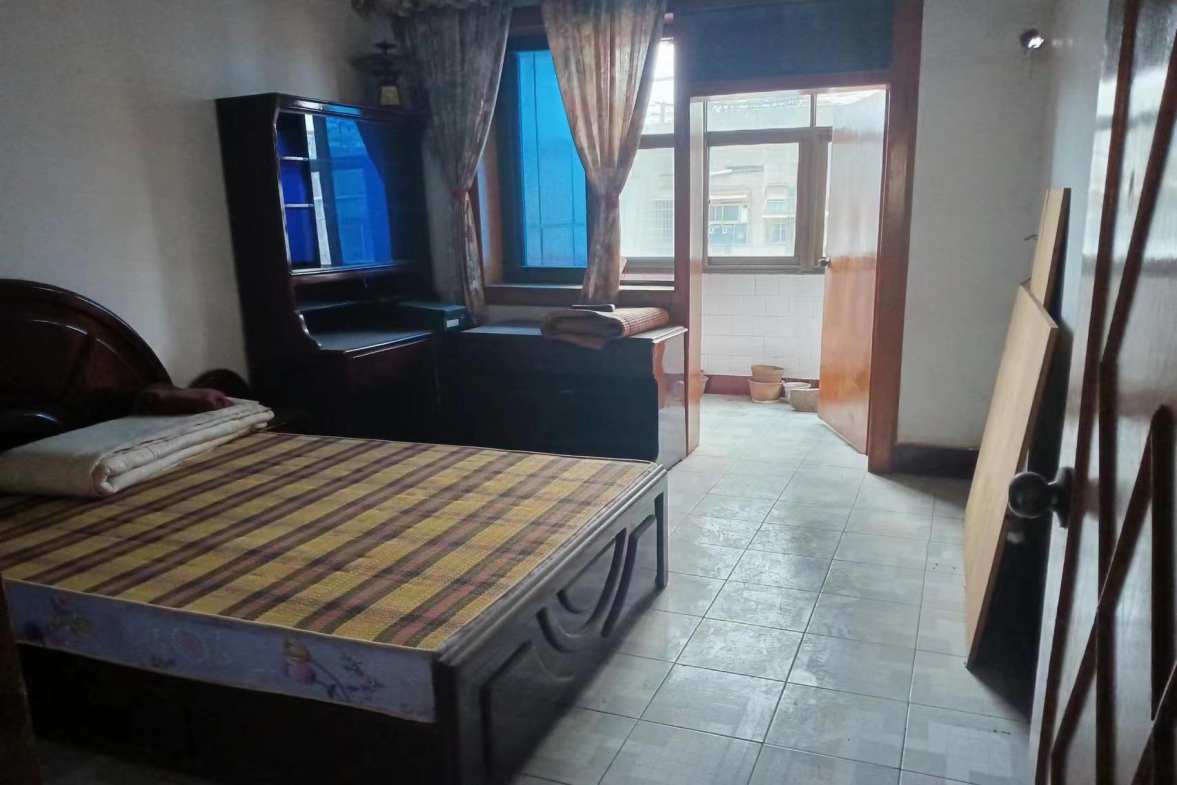 公园社区（青山小区）  2室1厅1卫    15.8万室内图