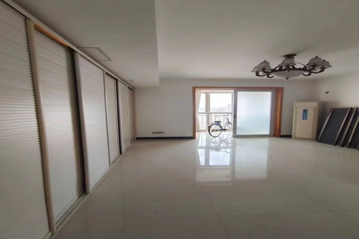 锦绣华庭  4室2厅2卫    3000.0元/月室内图1