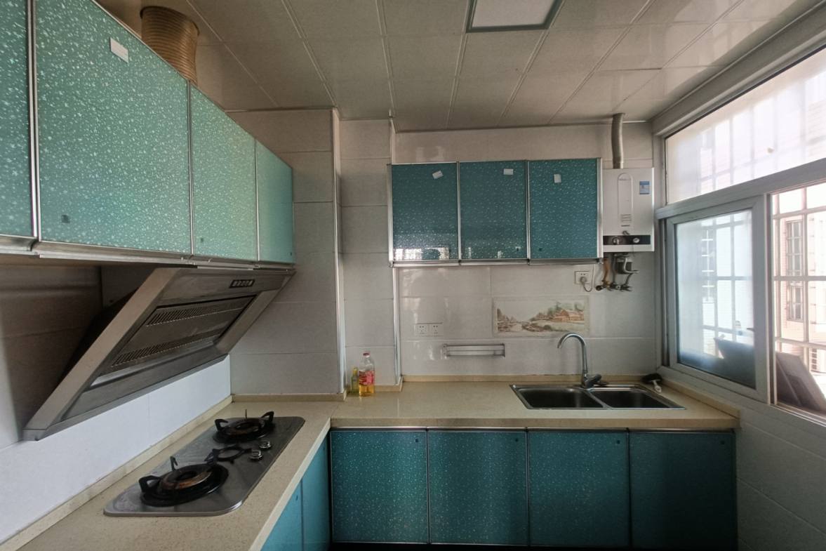 山水名苑 3室2厅2卫 59.8万 山水名苑 3室2厅2卫 59.8万客厅