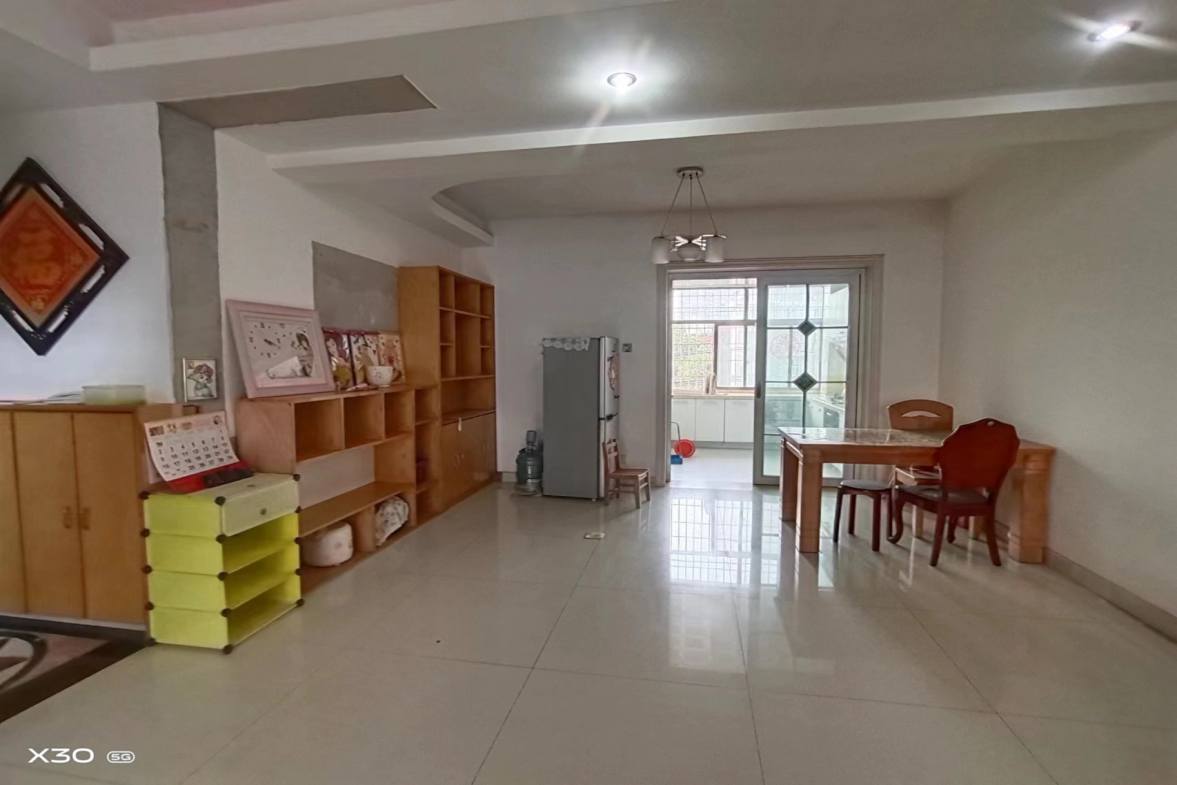 春和园  4室2厅2卫    62.0万 春和园  4室2厅2卫    62.0万客厅