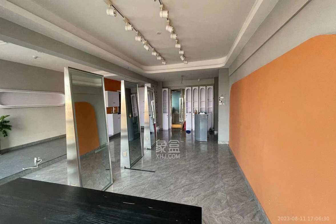 德思勤城市广场(宝格丽公寓) 2室2厅1卫 6800.0元/月 德思勤城市广场(宝格丽公寓) 2室2厅1卫 6800.0元/月室内图