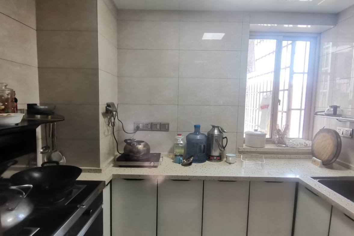 上尚城  4室2厅2卫    2300.0元/月室内图