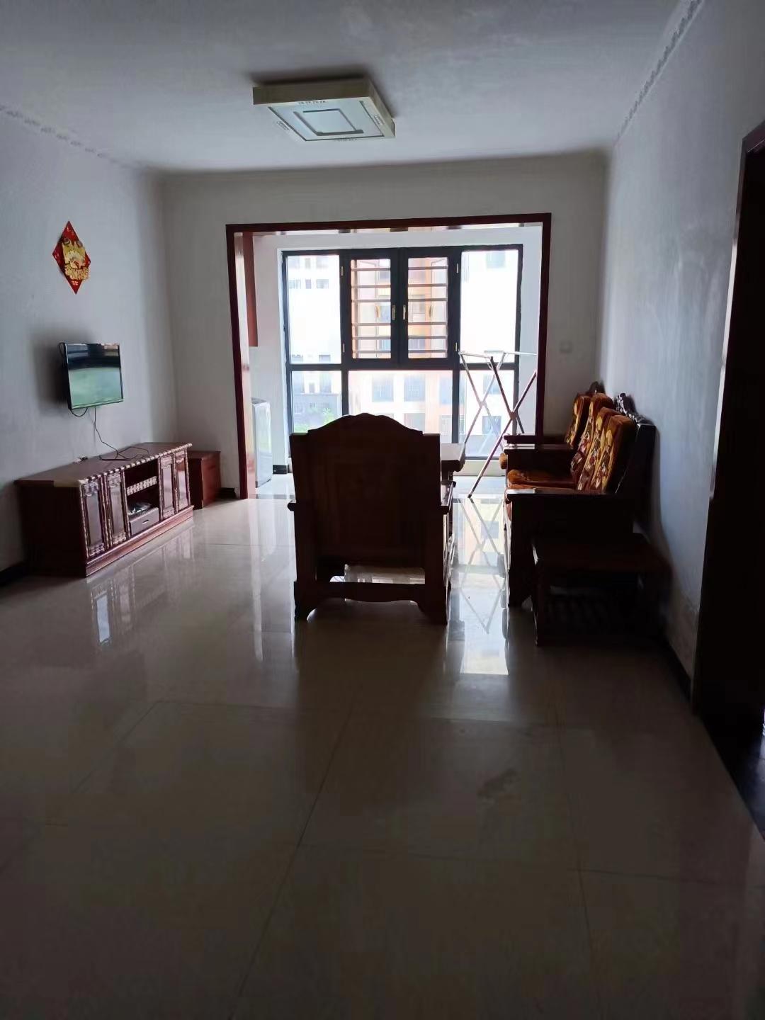 百弘学府城  3室2厅2卫    1700.0元/月室内图