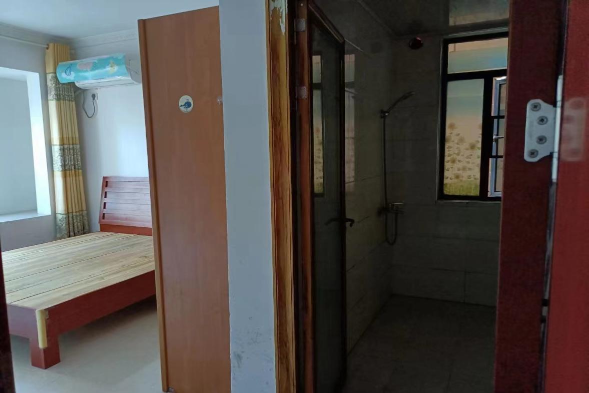 百弘学府城  3室2厅2卫    1700.0元/月室内图