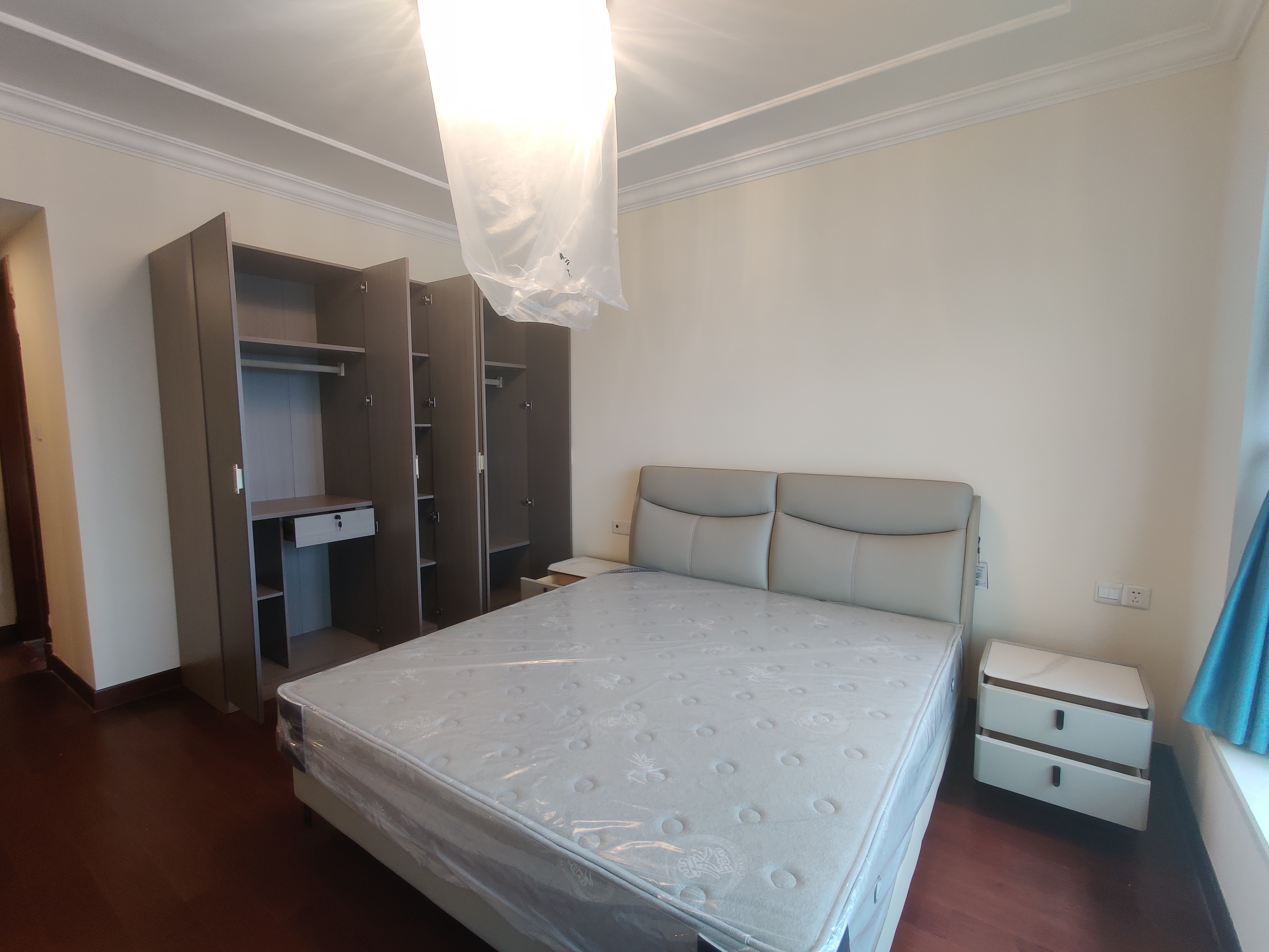 恒大绿洲  3室2厅2卫    2400.0元/月