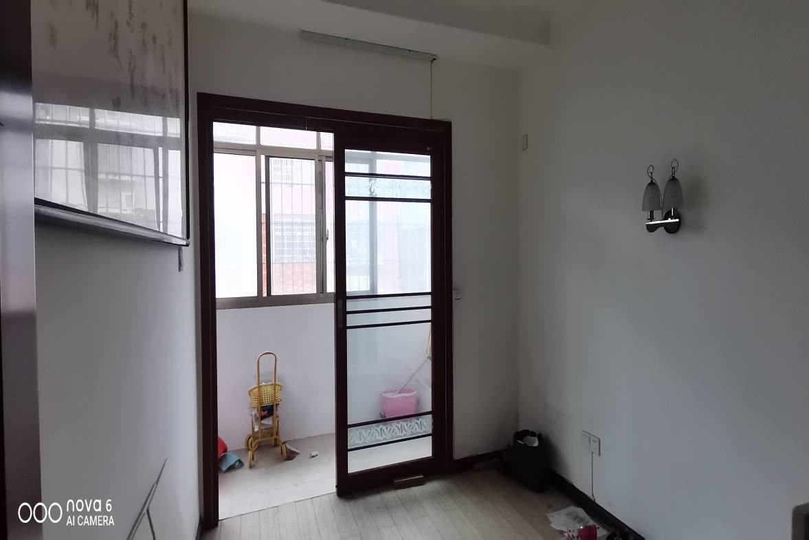 御园小区 4室2厅2卫 1600.0元/月 御园小区 4室2厅2卫 1600.0元/月室内图