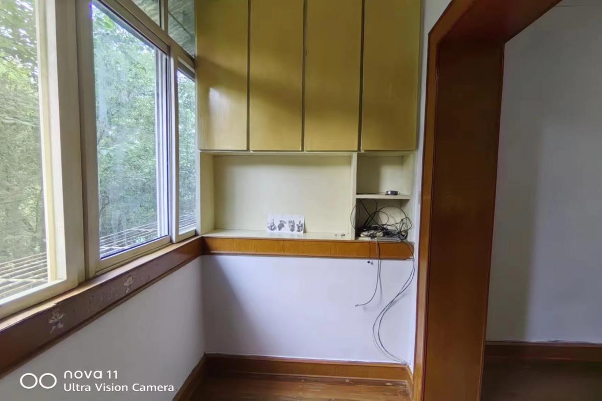 市人大政协机关大院住宅区(老市委) 3室2厅2卫 1400.0元/月 市人大政协机关大院住宅区(老市委) 3室2厅2卫 1400.0元/月室内图