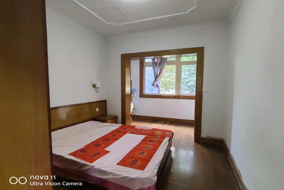 市人大政协机关大院住宅区(老市委) 3室2厅2卫 1400.0元/月 市人大政协机关大院住宅区(老市委) 3室2厅2卫 1400.0元/月室内图